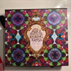 Urban Decay X Alice Through The Looking Glass